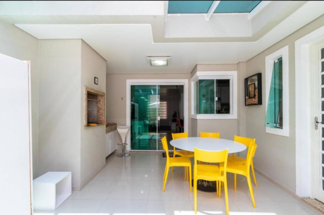 Imagem Casa com 3 Quartos à Venda, 233 m² em Cristo Rei - Curitiba Imagem Casa com 3 Quartos à Venda, 233 m² em Cristo Rei - Curitiba