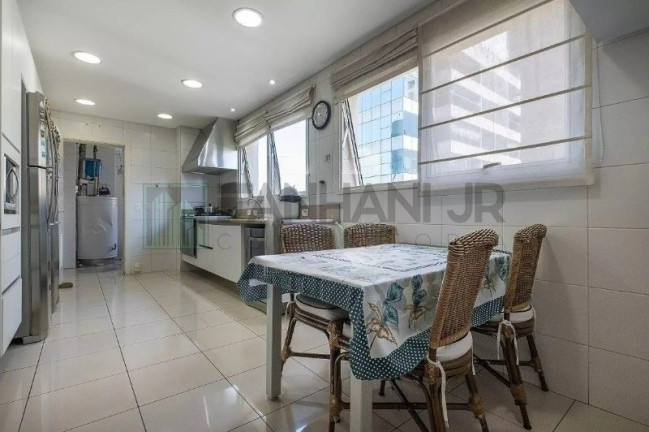 Imagem Imóvel com 4 Quartos à Venda, 310 m² em Jardim Europa - São Paulo Imagem Imóvel com 4 Quartos à Venda, 310 m² em Jardim Europa - São Paulo