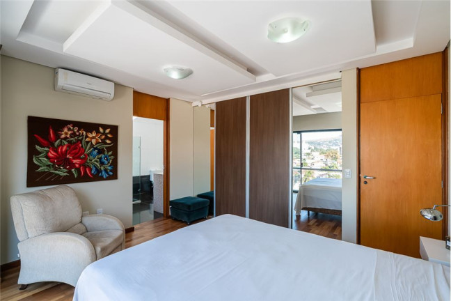 Imagem Casa com 2 Quartos à Venda, em Medianeira - Porto Alegre Imagem Casa com 2 Quartos à Venda, em Medianeira - Porto Alegre