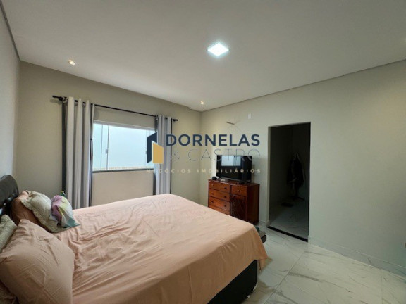 Imagem Casa com 3 Quartos à Venda, 400 m² em Guará I - Brasília Imagem Casa com 3 Quartos à Venda, 400 m² em Guará I - Brasília