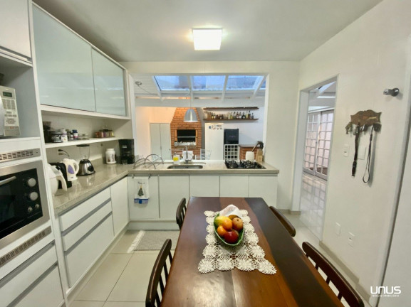Imagem Casa com 3 Quartos à Venda, 220 m² em Estreito - Florianópolis