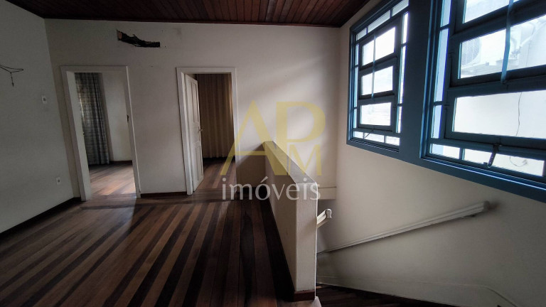 Imagem Casa com 4 Quartos à Venda, 290 m² em Centro - São José Imagem Casa com 4 Quartos à Venda, 290 m² em Centro - São José