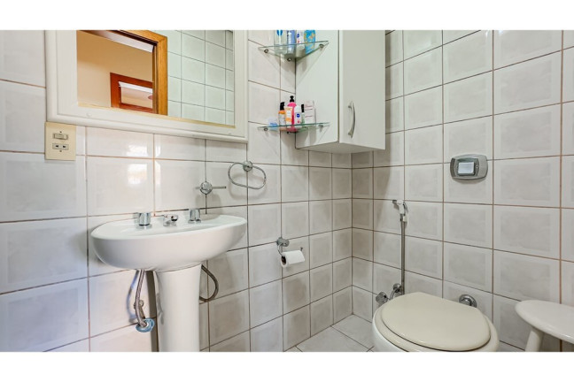 Imagem Imóvel com 3 Quartos à Venda, 121 m² em Auxiliadora - Porto Alegre Imagem Imóvel com 3 Quartos à Venda, 121 m² em Auxiliadora - Porto Alegre