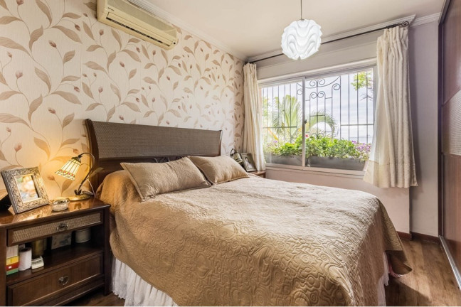 Imagem Casa com 3 Quartos à Venda, 212 m² em Jardim Sabará - Porto Alegre Imagem Casa com 3 Quartos à Venda, 212 m² em Jardim Sabará - Porto Alegre