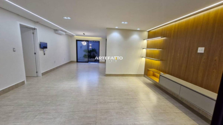 Imagem Casa com 3 Quartos à Venda, 238 m² Imagem Casa com 3 Quartos à Venda, 238 m²