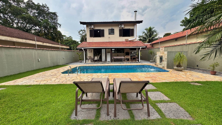 Casa com 4 Quartos à Venda, 250 m² em São Lourenço - Bertioga