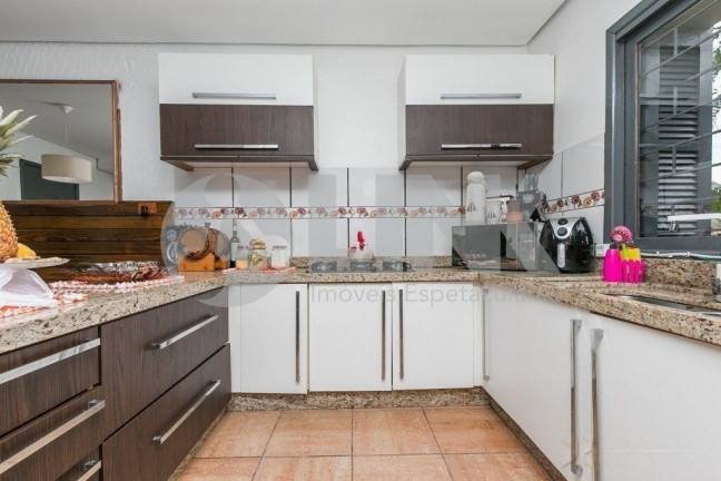 Imagem Imóvel com 3 Quartos à Venda, 230 m² em Vila Nova - Porto Alegre Imagem Imóvel com 3 Quartos à Venda, 230 m² em Vila Nova - Porto Alegre