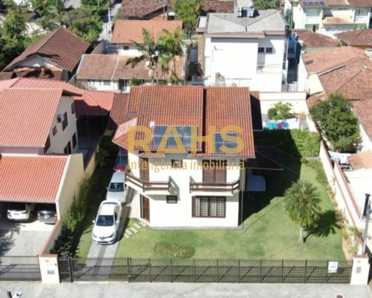 Imagem Casa com 4 Quartos à Venda, 261 m² em América - Joinville
