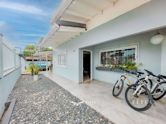 Imagem Casa com 4 Quartos à Venda, 240 m² em Centro - Barra Velha Imagem Casa com 4 Quartos à Venda, 240 m² em Centro - Barra Velha