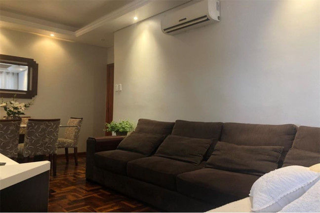 Imagem Imóvel com 1 Quarto à Venda, em Petrópolis - Porto Alegre Imagem Imóvel com 1 Quarto à Venda, em Petrópolis - Porto Alegre