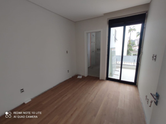 Imagem Imóvel com 3 Quartos à Venda, 184 m² em Saguaçu - Joinville