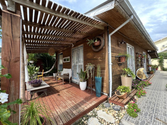 Imagem Casa com 5 Quartos à Venda, 100 m² em Barra Da Lagoa - Florianópolis Imagem Casa com 5 Quartos à Venda, 100 m² em Barra Da Lagoa - Florianópolis