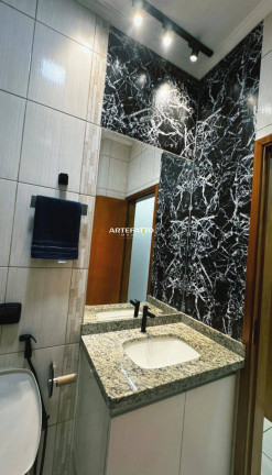 Imagem Casa com 2 Quartos à Venda, 82 m² Imagem Casa com 2 Quartos à Venda, 82 m²