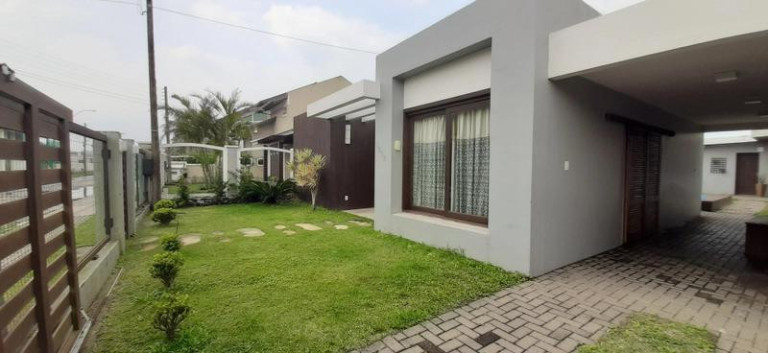 Imagem Casa com 4 Quartos à Venda, 188 m² em Centro - Xangri-la Imagem Casa com 4 Quartos à Venda, 188 m² em Centro - Xangri-la