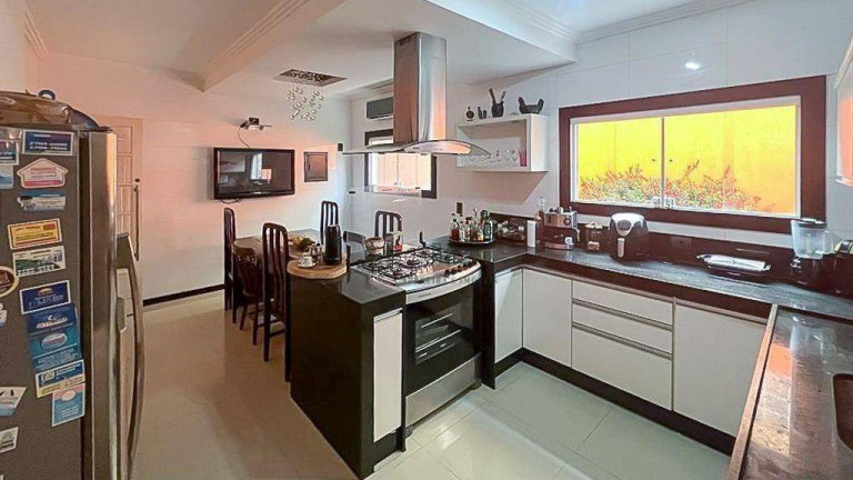 Imagem Casa com 4 Quartos à Venda, 290 m² em Itaipu - Niterói Imagem Casa com 4 Quartos à Venda, 290 m² em Itaipu - Niterói