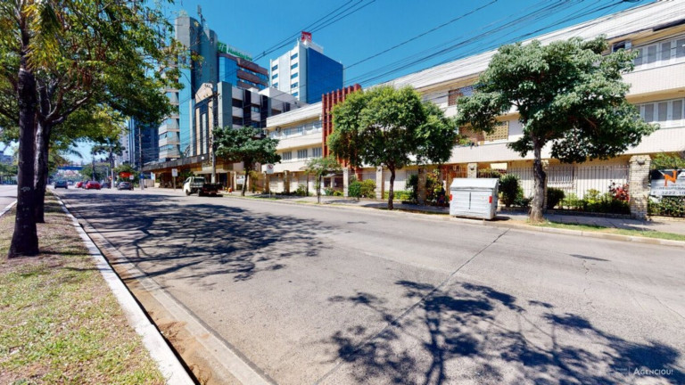 Imagem Imóvel com 3 Quartos à Venda, 76 m² em Petrópolis - Porto Alegre Imagem Imóvel com 3 Quartos à Venda, 76 m² em Petrópolis - Porto Alegre