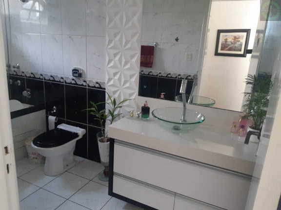 Imagem Casa com 3 Quartos à Venda, 240 m² em Oficinas - Ponta Grossa Imagem Casa com 3 Quartos à Venda, 240 m² em Oficinas - Ponta Grossa