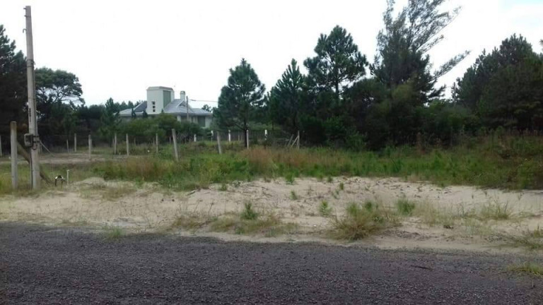 Terreno à Venda, 300 m² em Capão Da Canoa