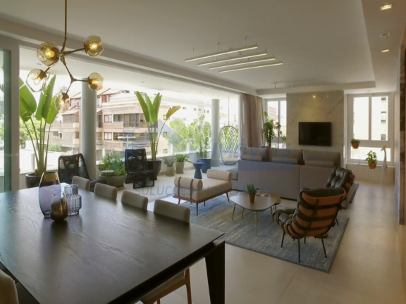 Imagem Imóvel com 3 Quartos à Venda, 177 m² em Menino Deus - Porto Alegre Imagem Imóvel com 3 Quartos à Venda, 177 m² em Menino Deus - Porto Alegre