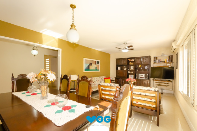 Imagem Casa com 3 Quartos à Venda, 230 m² em Petrópolis - Porto Alegre Imagem Casa com 3 Quartos à Venda, 230 m² em Petrópolis - Porto Alegre