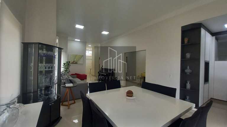 Imagem Casa com 3 Quartos à Venda, 210 m² em Alphaville - Santana De Parnaíba Imagem Casa com 3 Quartos à Venda, 210 m² em Alphaville - Santana De Parnaíba