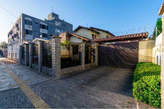 Casa com 3 Quartos à Venda,  em Centro - Canoas