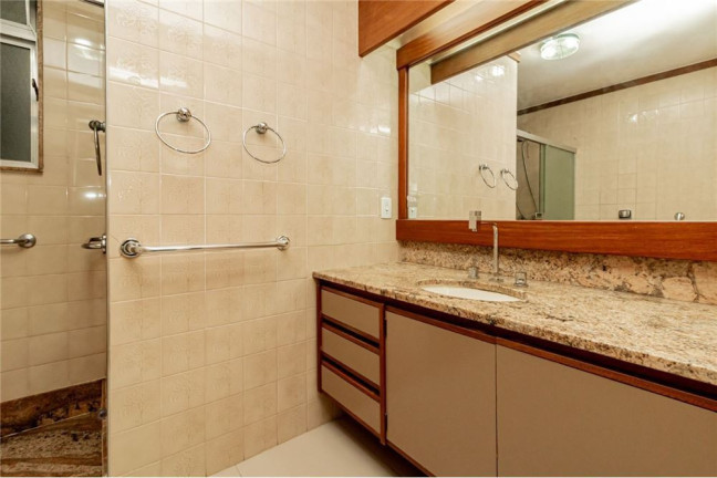 Imagem Imóvel com 3 Quartos à Venda, em Moinhos De Vento - Porto Alegre Imagem Imóvel com 3 Quartos à Venda, em Moinhos De Vento - Porto Alegre