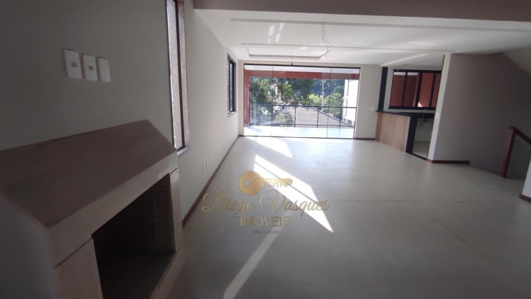 Imagem Casa com 3 Quartos à Venda, 300 m² em Vargem Grande - Teresópolis Imagem Casa com 3 Quartos à Venda, 300 m² em Vargem Grande - Teresópolis