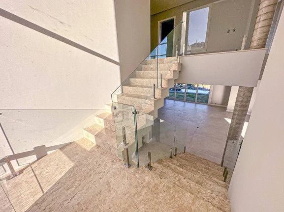 Imagem Casa com 4 Quartos à Venda, em Vila Nova - Porto Alegre Imagem Casa com 4 Quartos à Venda, em Vila Nova - Porto Alegre