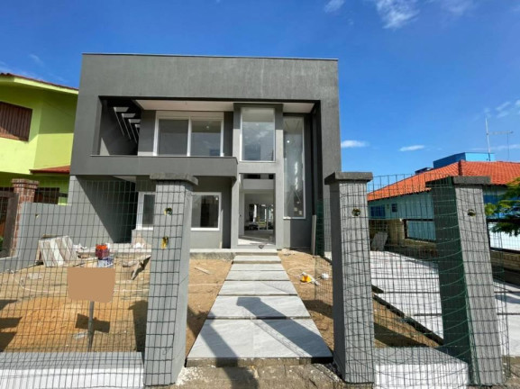 Sobrado com 3 Quartos à Venda, 217 m² em Village - Capao Da Canoa