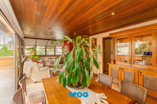 Imagem Imóvel com 3 Quartos à Venda, 199 m² em Petrópolis - Porto Alegre