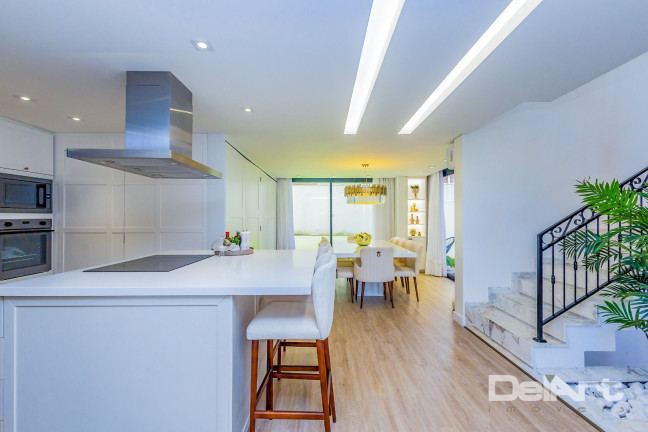 Imagem Casa com 2 Quartos à Venda, 233 m² em Santa Cândida - Curitiba Imagem Casa com 2 Quartos à Venda, 233 m² em Santa Cândida - Curitiba