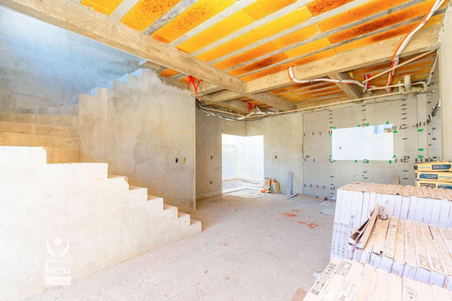 Imagem Sobrado com 3 Quartos à Venda, 133 m² em Capão Raso - Curitiba