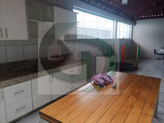 Imagem Casa com 3 Quartos à Venda, 360 m² Imagem Casa com 3 Quartos à Venda, 360 m²