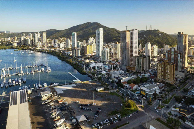 Imagem Apartamento com 3 Quartos à Venda, 175 m² em Fazenda - Itajaí Imagem Apartamento com 3 Quartos à Venda, 175 m² em Fazenda - Itajaí