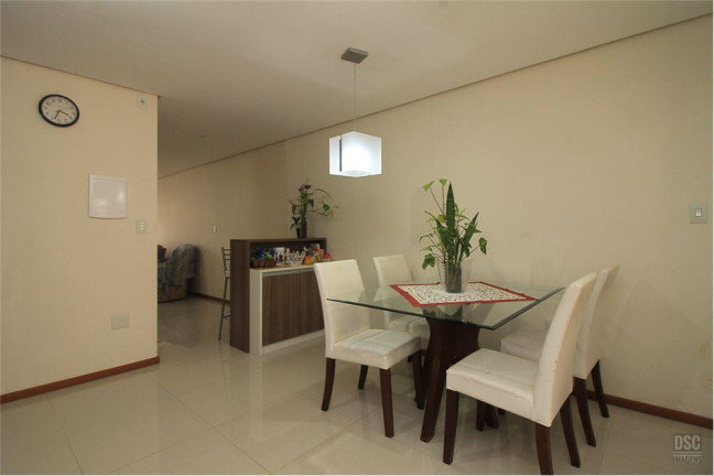 Imagem Casa com 3 Quartos à Venda, em Guarujá - Porto Alegre Imagem Casa com 3 Quartos à Venda, em Guarujá - Porto Alegre