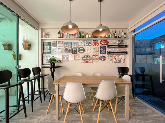 Imagem Casa com 4 Quartos à Venda, 290 m² em Estreito - Florianópolis Imagem Casa com 4 Quartos à Venda, 290 m² em Estreito - Florianópolis