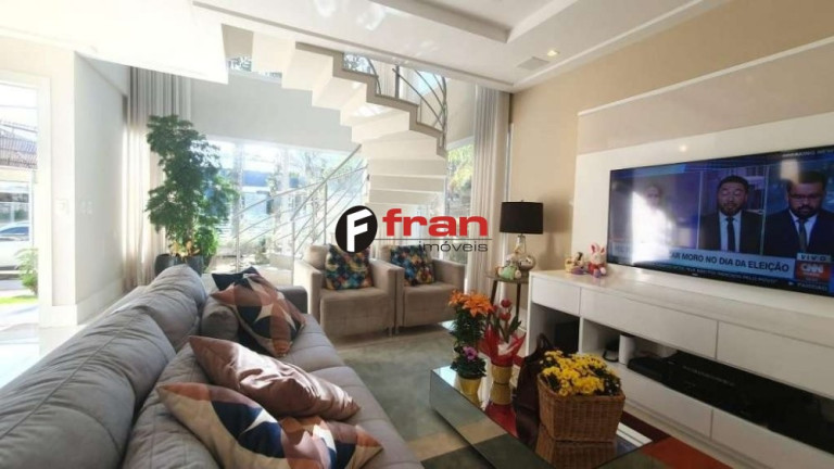 Imagem Casa com 3 Quartos à Venda, 204 m² em Córrego Grande - Florianópolis