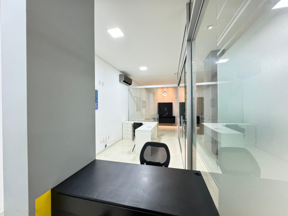 Sala Comercial à Venda, 113 m² em Meia Praia - Itapema