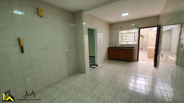 Imagem Casa com 2 Quartos à Venda, 220 m² em Jardim Das Flores - Osasco Imagem Casa com 2 Quartos à Venda, 220 m² em Jardim Das Flores - Osasco