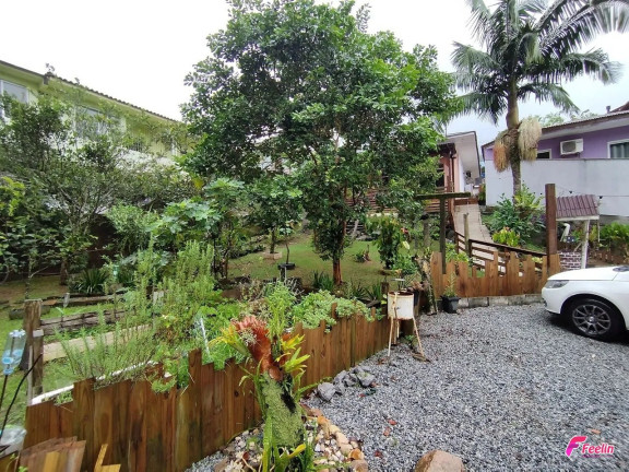 Imagem Casa com 3 Quartos à Venda, 130 m² em Itacorubi - Florianópolis Imagem Casa com 3 Quartos à Venda, 130 m² em Itacorubi - Florianópolis