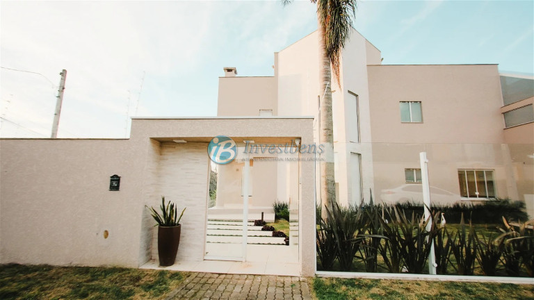 Imagem Casa com 3 Quartos à Venda, 363 m² em Butiatuvinha - Curitiba Imagem Casa com 3 Quartos à Venda, 363 m² em Butiatuvinha - Curitiba
