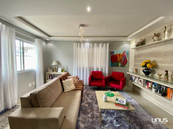 Imagem Casa com 3 Quartos à Venda, 300 m² em Estreito - Florianópolis