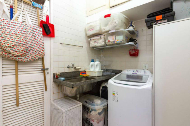 Imagem Apartamento com 3 Quartos à Venda,  em Copacabana - Rio De Janeiro