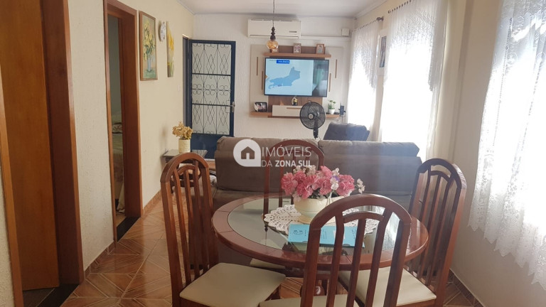 Imagem Casa com 2 Quartos à Venda, 62 m²