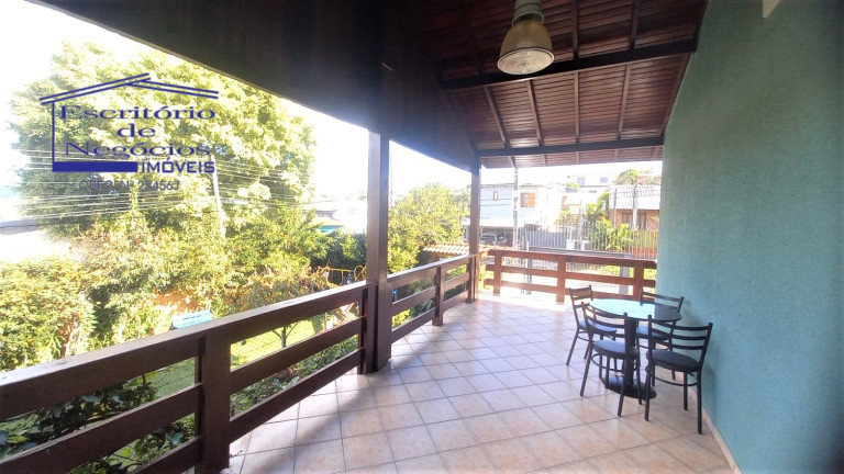 Imagem Casa com 4 Quartos à Venda, 260 m² em Vila Nova - Porto Alegre Imagem Casa com 4 Quartos à Venda, 260 m² em Vila Nova - Porto Alegre
