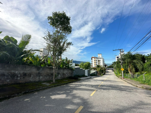 Terreno à Venda, 324 m² em Coqueiros - Florianópolis