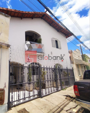 Imagem Casa com 3 Quartos à Venda, 250 m² em Centro - Montes Claros Imagem Casa com 3 Quartos à Venda, 250 m² em Centro - Montes Claros