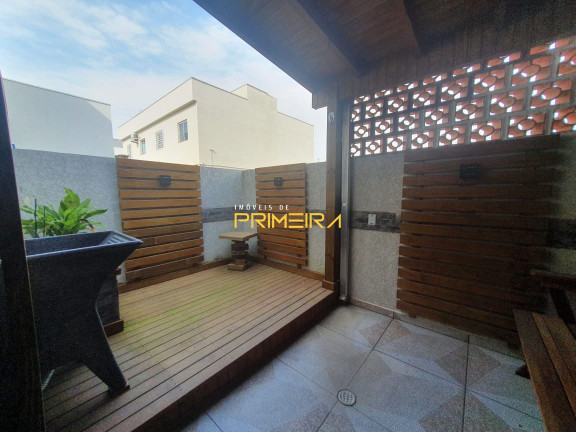 Imagem Sobrado com 2 Quartos à Venda, 107 m² em Balneário Piçarras - Piçarras