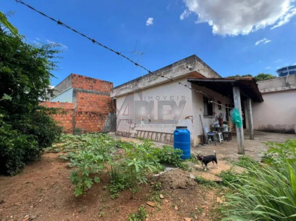 Imagem Casa com 3 Quartos à Venda, 360 m² em Jardim Palmeiras - Montes Claros Imagem Casa com 3 Quartos à Venda, 360 m² em Jardim Palmeiras - Montes Claros